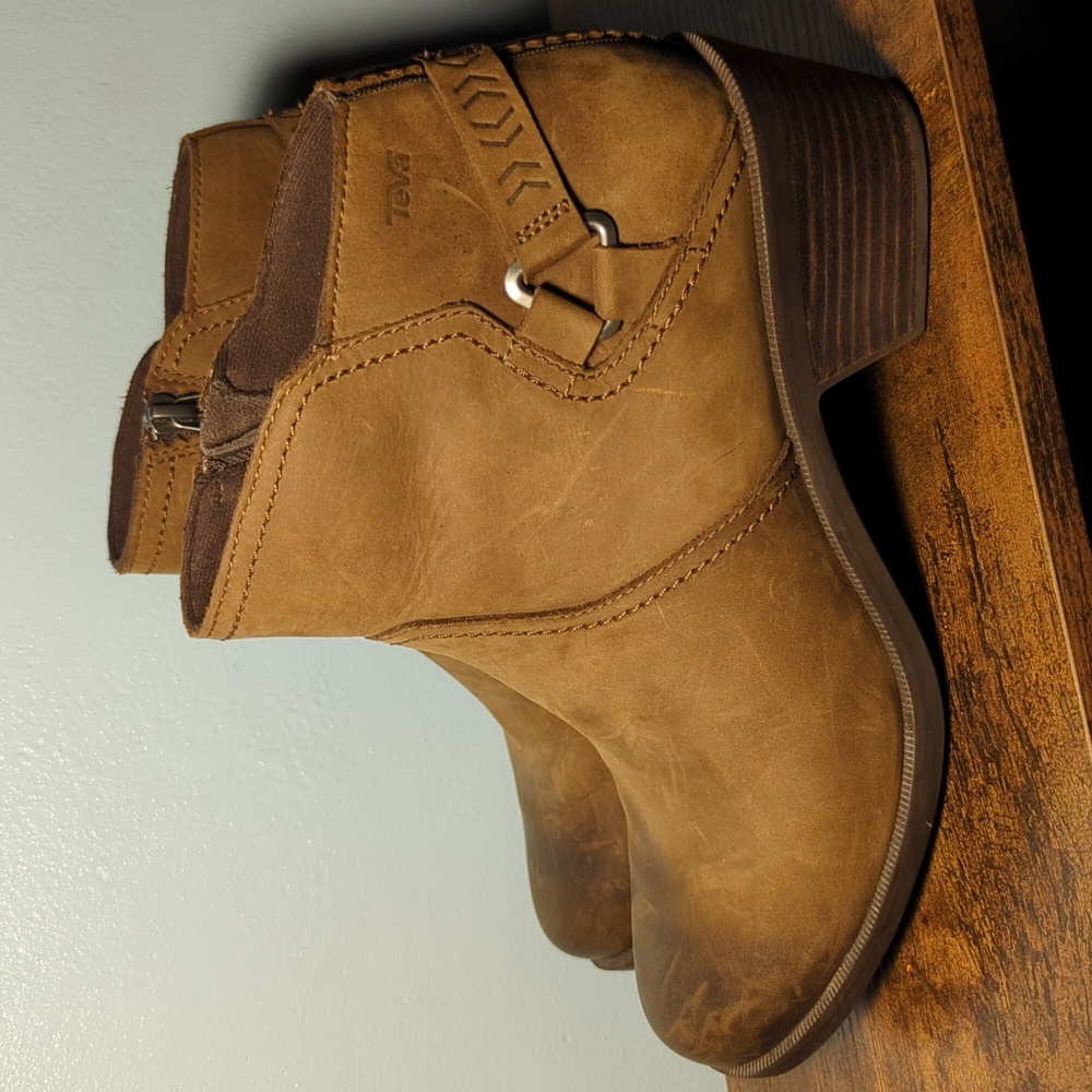 Teva 'Foxy' Waterproof Leather Ankle Boots - Picture 2 of 11